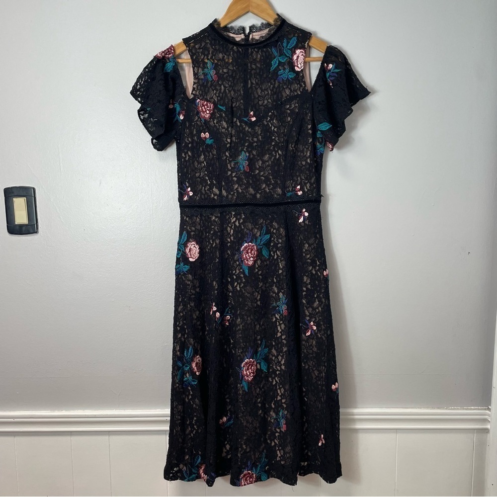 Stunning 🤩 Ivanka Trump black lace dress size 6
